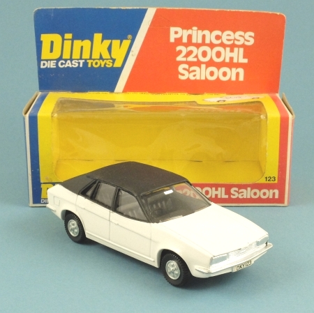Dinky 123 Princess 2200HL Saloon