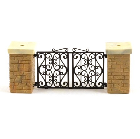 Britains Floral Garden Stone Pillars and Wrought Iron Fence/Gates