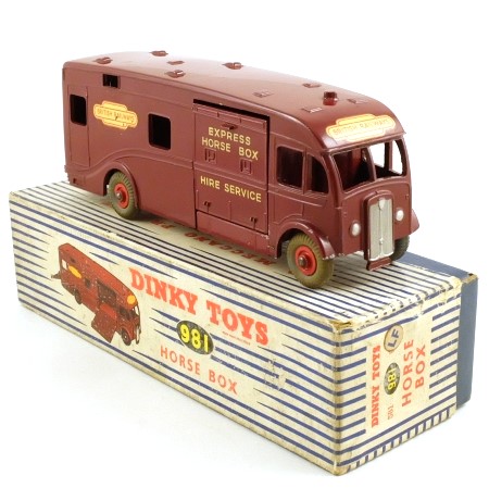 Dinky 981 Horse Box